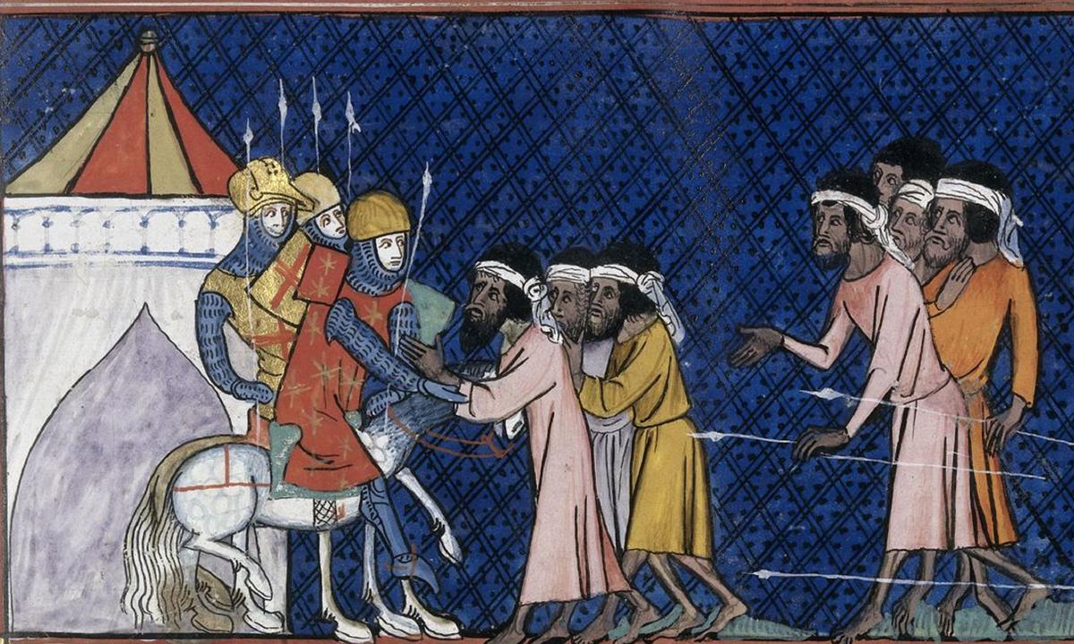 Chevaliers français à cheval devant une tente, face à des Sarrasins enturbannés qui tendent les mains tandis que des flèches traversent la scène.